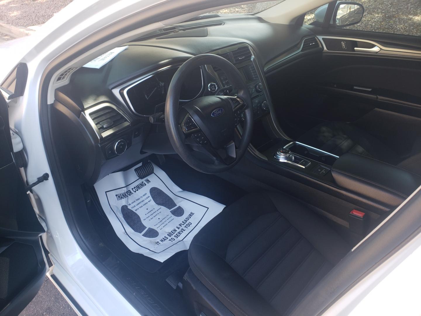 2017 WHITE /black Ford Fusion Hybrid SE hybrid (3FA6P0LUXHR) with an 2.4L L4 DOHC 16V engine, 6-Speed Automatic transmission, located at 323 E Dunlap Ave., Phoenix, AZ, 85020, (602) 331-9000, 33.567677, -112.069000 - Photo#9